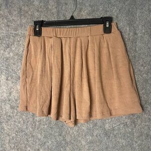 Cider Women Size Medium Flowy pleated tan shorts‎ with pockets